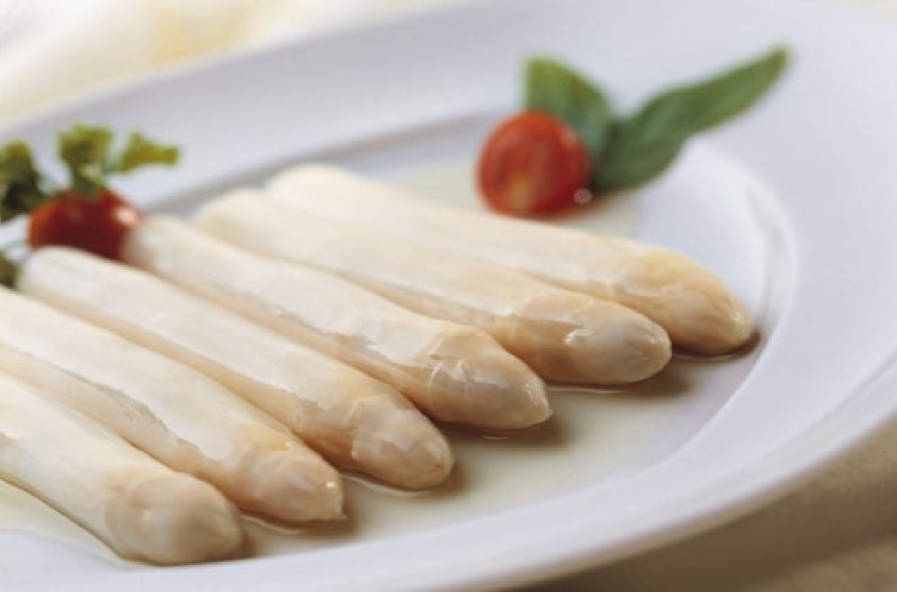 ESPÁRRAGOS BLANCOS ACOMPAÑADO DE PULPO A LA PLANCHA